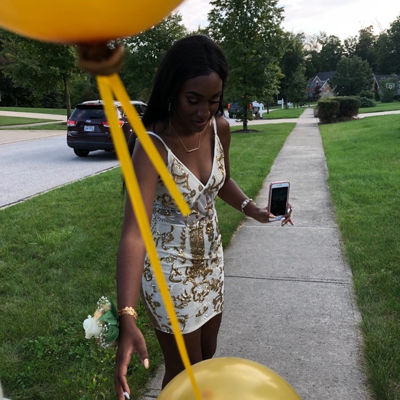 HOMECOMING/ FORMAL DRESS WHITE AND GOLD - Picture 7 of 7